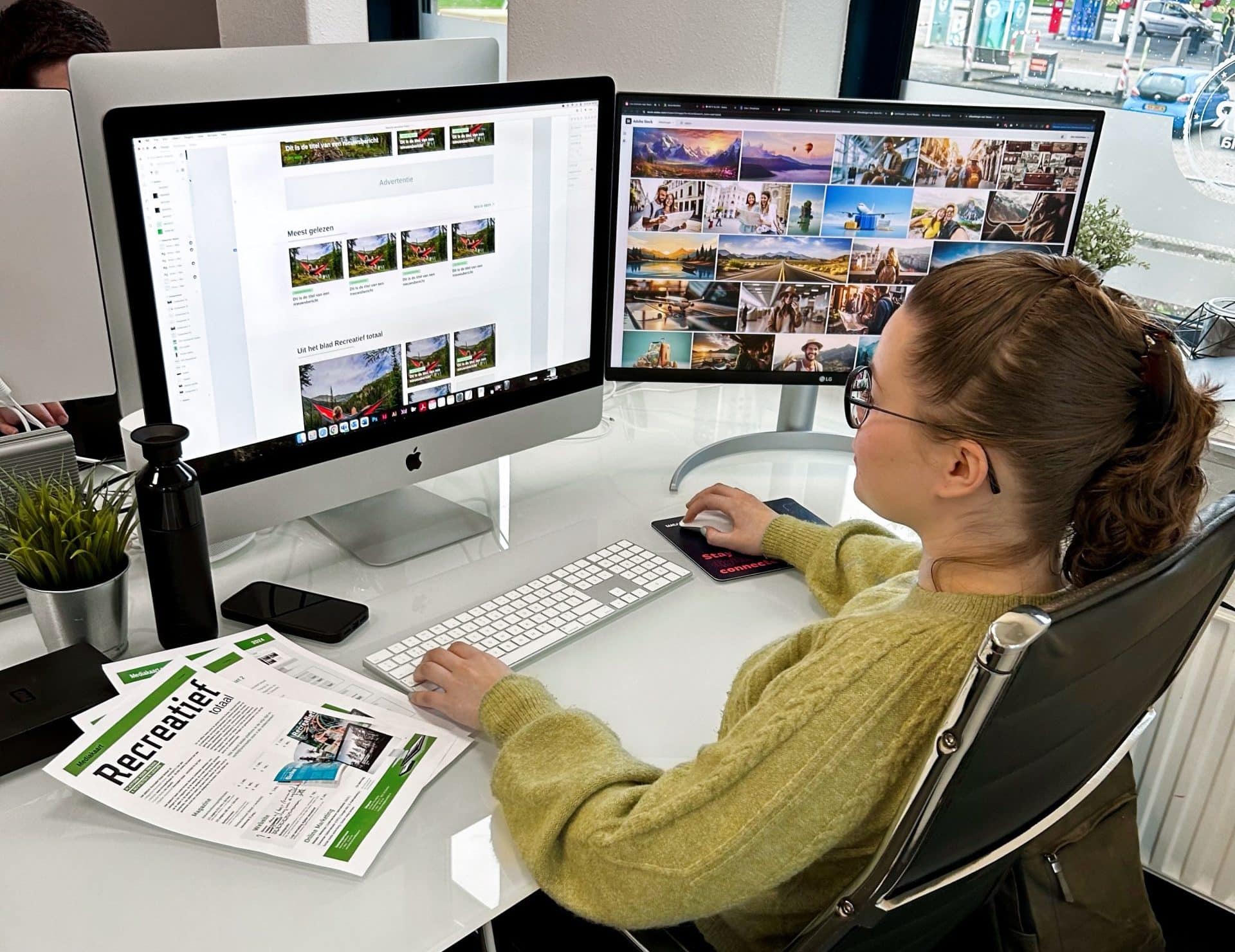Vormgever aan het werk bij We'R Media