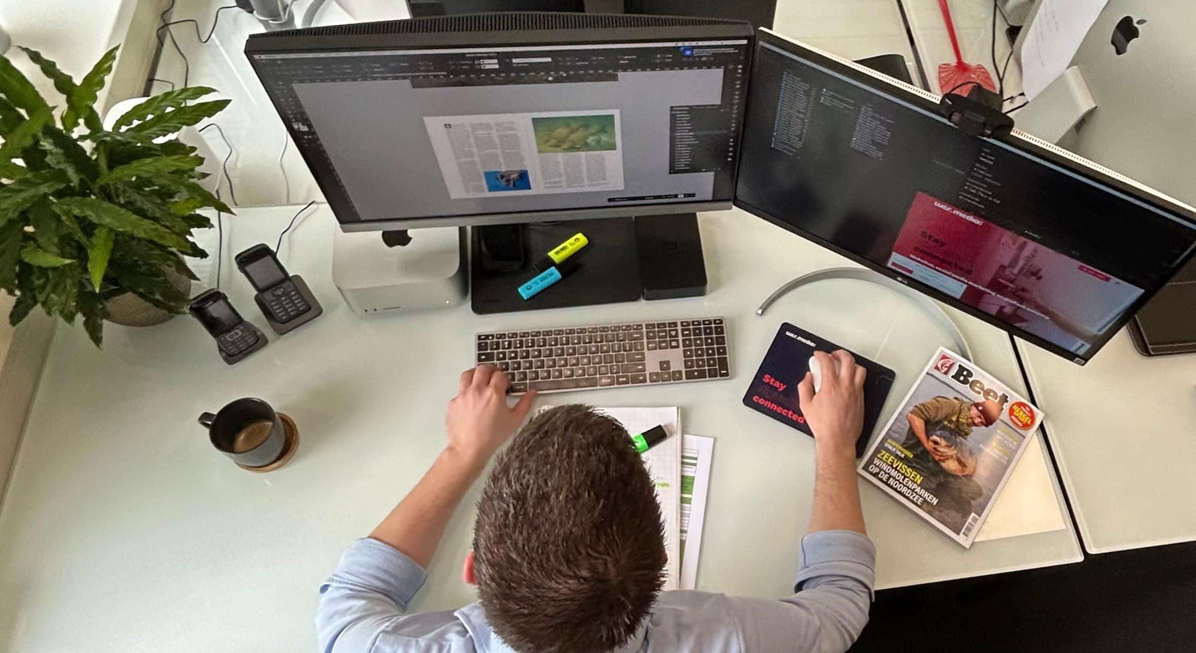 Vormgever bezig met DTP werk